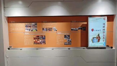 云南陸良黨群服務(wù)中心引入滑軌屏、拼接屏、一體機打造信息平臺